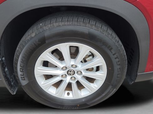 Certified 2024 Toyota Grand Highlander FWD image 32