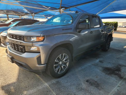 Used 2020 Chevrolet Silverado 1500 Custom w/ Custom Value Package RWD image 2