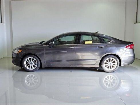 Used 2019 Ford Fusion SE image 16
