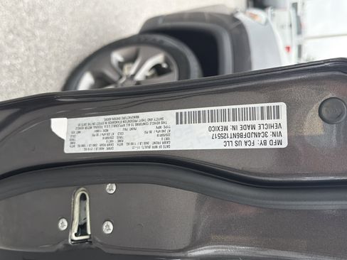 Used 2022 Jeep Compass Latitude w/ Sun and Sound Group image 33