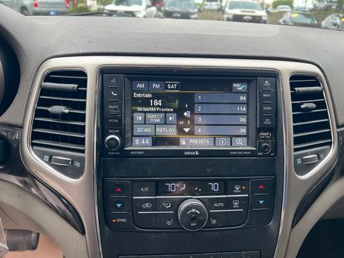 Used 2013 Jeep Grand Cherokee Laredo AWD/4WD image 30