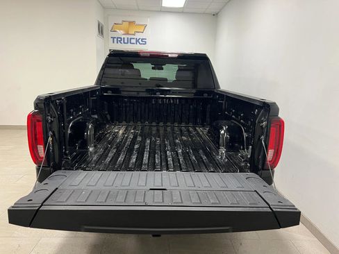 Used 2025 GMC Sierra 1500 SLT AWD/4WD image 21