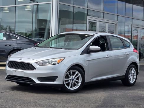 Used 2018 Ford Focus SE FWD image 1