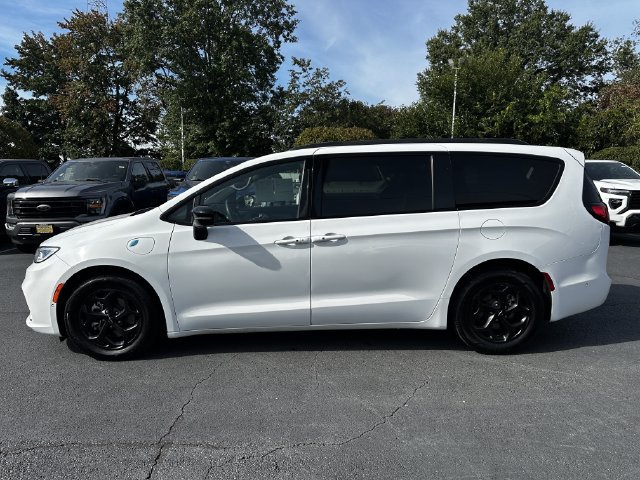 Used 2024 Chrysler Pacifica Premium FWD image 8