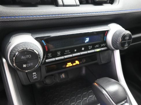 Used 2025 Toyota RAV4 SE image 22