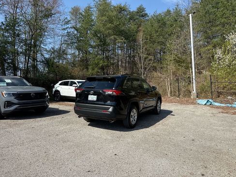 Used 2021 Toyota RAV4 LE w/ Carpet Mat Package (TMS) image 8