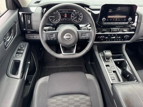 Used 2024 Nissan Pathfinder SV image 15