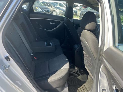 Used 2017 Hyundai Elantra GT image 17