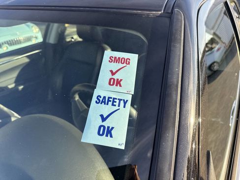 Used 2010 Chrysler 300 Touring image 10