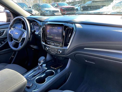 Used 2023 Chevrolet Traverse LT w/ Rear Camera Mirror Package image 14