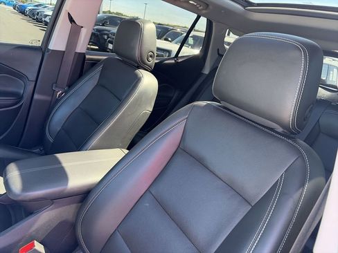 Used 2022 GMC Terrain SLT w/ Infotainment Package II AWD/4WD image 11