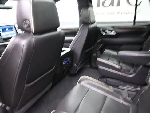 Used 2021 Chevrolet Tahoe Premier w/ Premium Package image 24