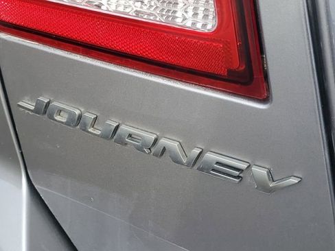Used 2019 Dodge Journey SE image 27
