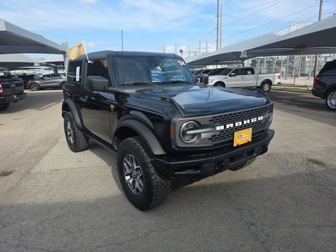 Used 2024 Ford Bronco Badlands image 8