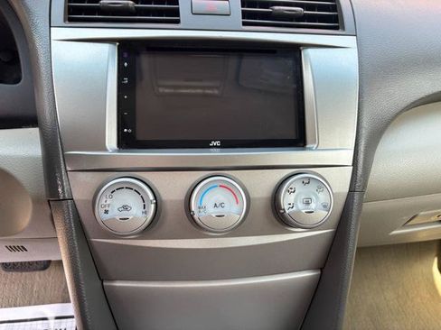 Used 2011 Toyota Camry LE FWD image 18