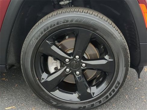 Used 2024 Jeep Grand Cherokee L Altitude image 10