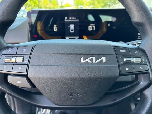 Used 2025 Kia K4 LXS FWD image 27