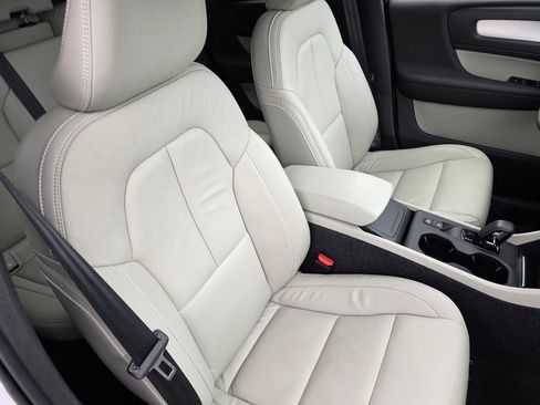 Used 2022 Volvo XC40 T5 Momentum w/ Premium Package AWD/4WD image 26