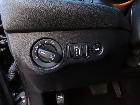 Used 2022 Dodge Challenger SXT w/ Blacktop Package image 32