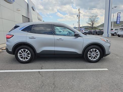 Used 2022 Ford Escape SE w/ Convenience Package AWD/4WD image 2