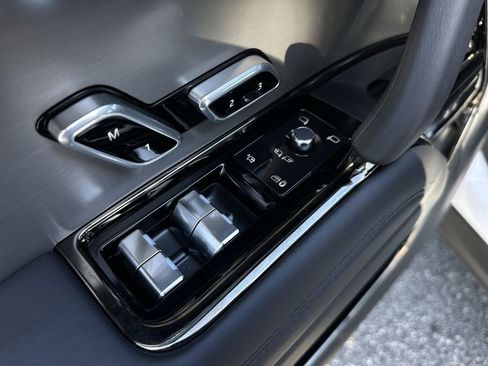 Used 2025 Land Rover Range Rover Sport Dynamic SE image 17