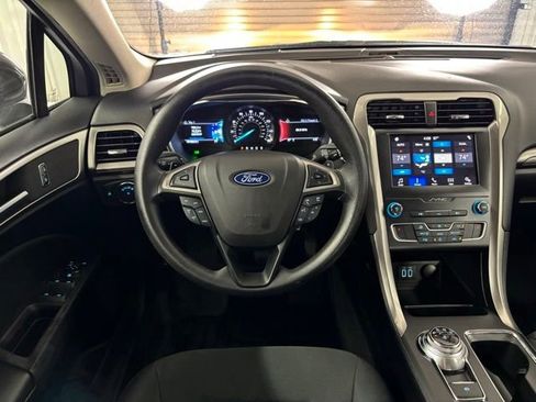Used 2019 Ford Fusion SE FWD image 14
