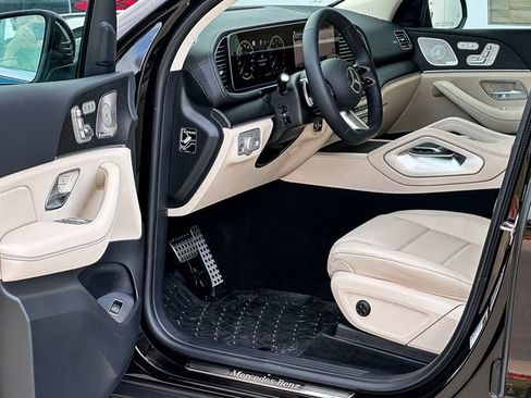 Certified 2025 Mercedes-Benz GLS 450 4MATIC image 12