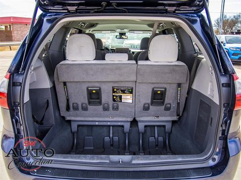 Used 2020 Toyota Sienna LE image 12