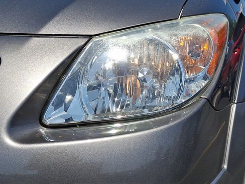 Used 2005 Pontiac Vibe AWD w/ Power Group Value Package image 10