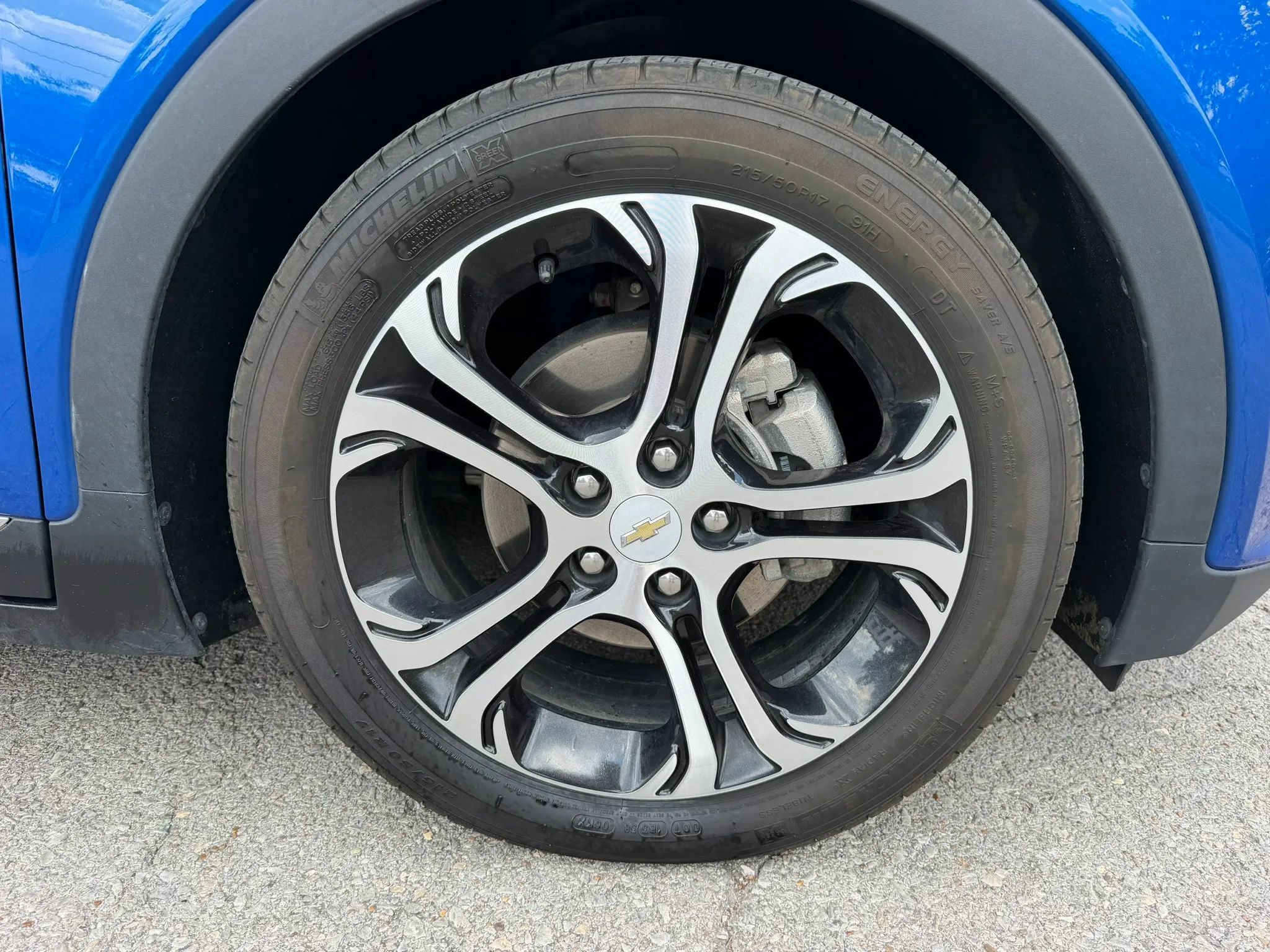 Used 2019 Chevrolet Bolt Premier w/ Infotainment Package FWD image 13