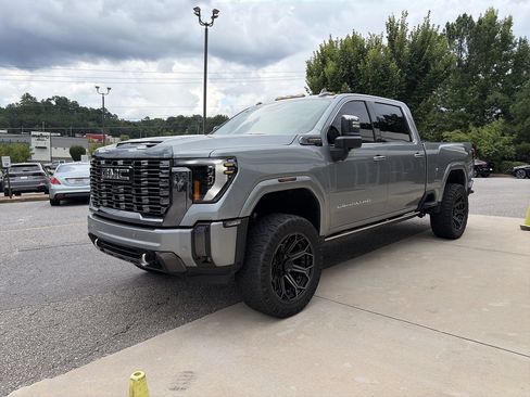 Used 2024 GMC Sierra 2500 Denali Ultimate w/ Max Trailering Package AWD/4WD image 4