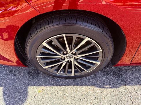 Certified 2025 Lexus ES 350 w/ Premium Package FWD image 15