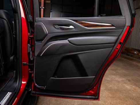 Used 2023 Cadillac Escalade Luxury RWD image 28