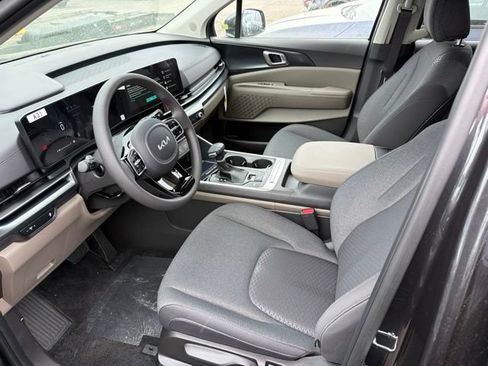 New 2026 Kia Carnival LX FWD image 13