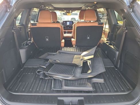 Used 2021 Toyota Highlander Platinum image 19