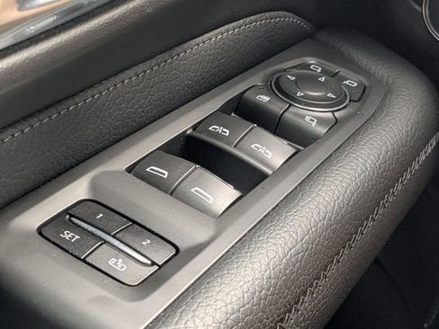 Used 2021 GMC Yukon Denali w/ Denali Premium Package image 33