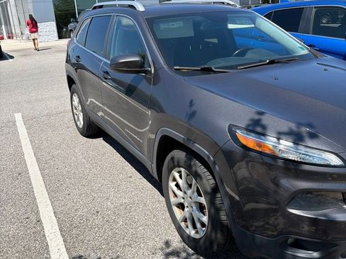 Used 2015 Jeep Cherokee Latitude w/ Cold Weather Group AWD/4WD image 1