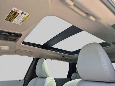 New 2025 Mitsubishi Outlander SEL image 11