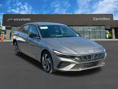 Certified 2025 Hyundai Elantra Sport FWD image 3