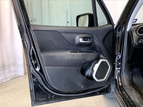 Used 2019 Jeep Renegade Latitude image 21