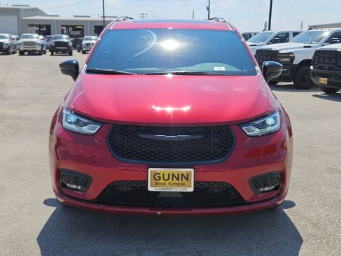 New 2026 Chrysler Pacifica Limited w/ S Appearance Package image 8