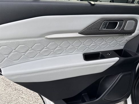 Used 2025 Ford Explorer Platinum w/ LUX Leather Package image 23