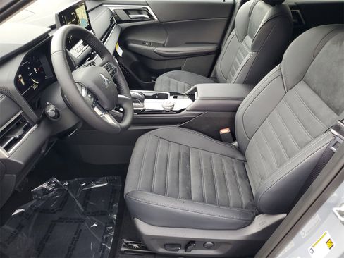 New 2025 Mitsubishi Outlander SE image 5