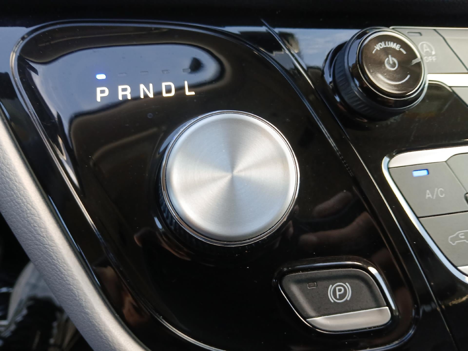 Used 2024 Chrysler Pacifica Touring-L FWD image 35