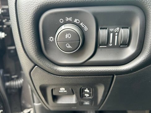 New 2026 RAM 1500 4x4 Crew Cab image 15