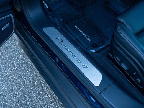 Used 2022 Porsche Panamera 4 w/ Premium Package AWD/4WD image 23