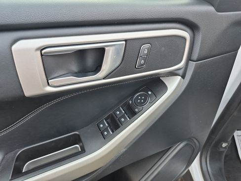 Used 2020 Ford Explorer XLT w/ Equipment Group 202A image 9