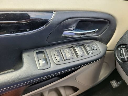 Used 2019 Dodge Grand Caravan SXT FWD image 23
