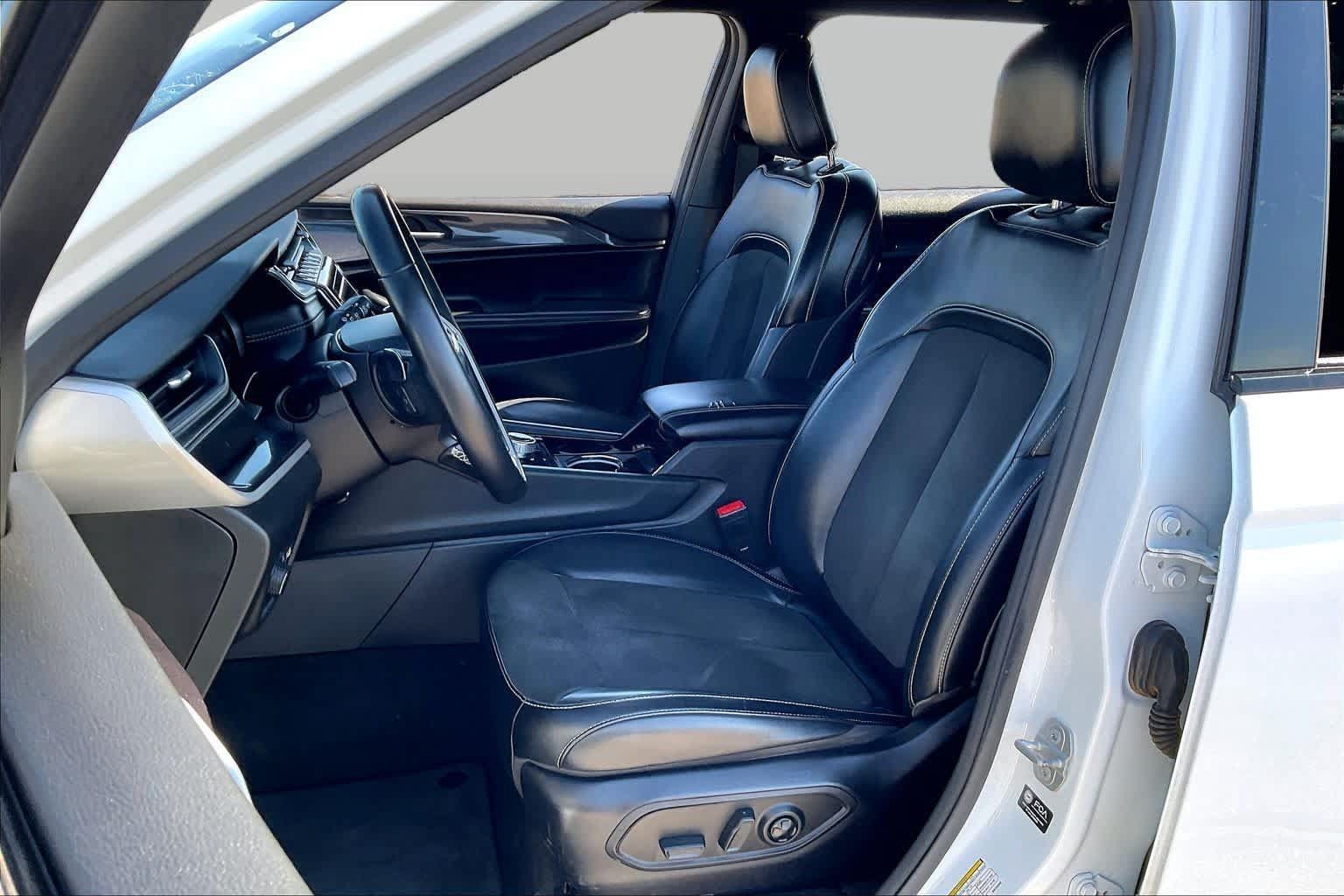 Used 2021 Jeep Grand Cherokee L Laredo AWD/4WD image 8