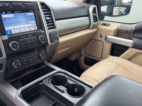 Used 2019 Ford F250 Lariat w/ Lariat Ultimate Package AWD/4WD image 19